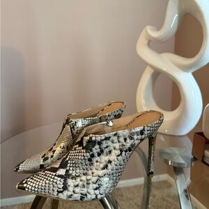 NWT Express Black and White Snakeskin Heels
